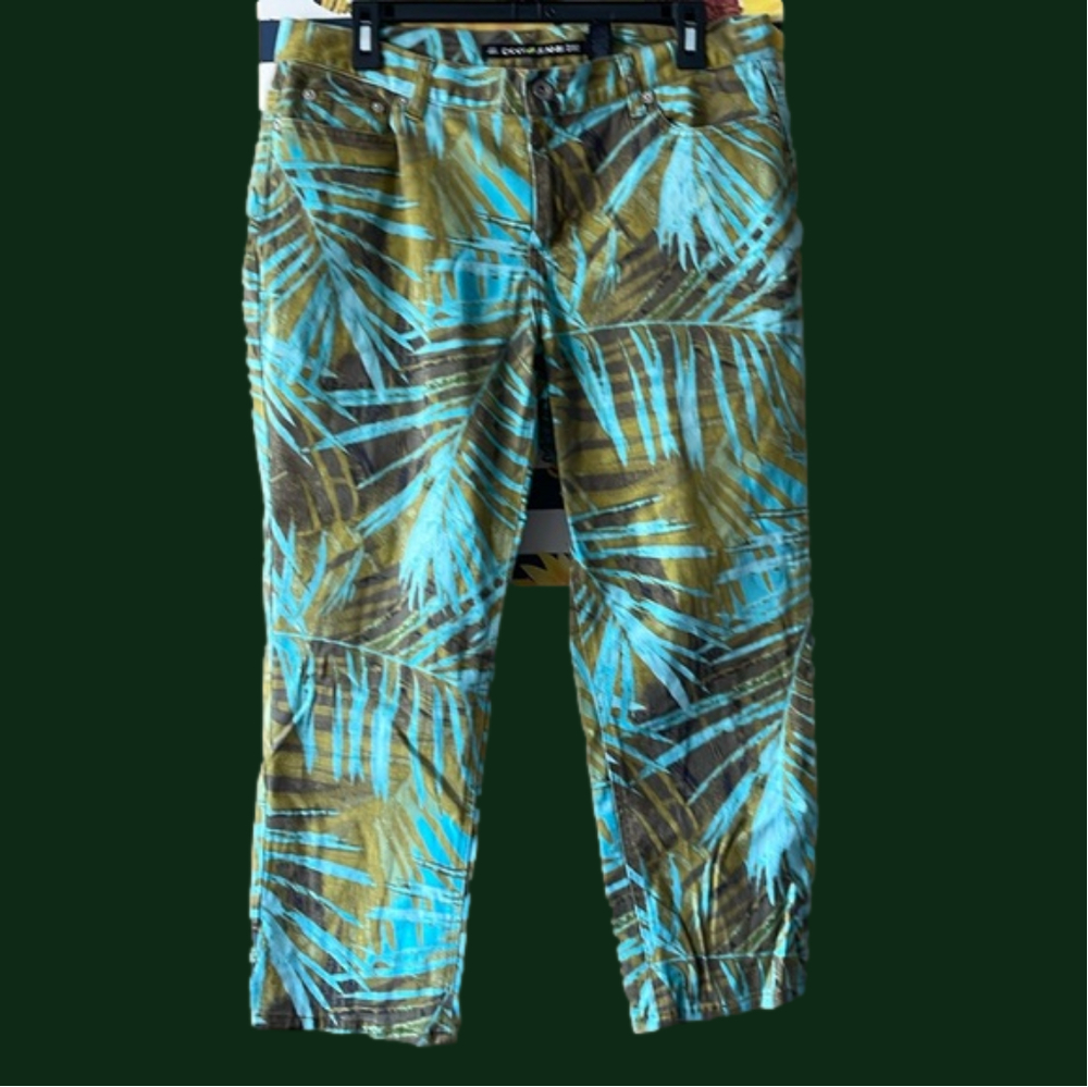 Nice DKNY printed Capri pants 12